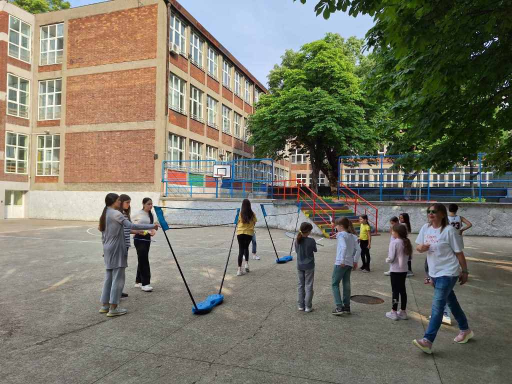 nedelja secanja i zajednistva - igranje badmintona 1
