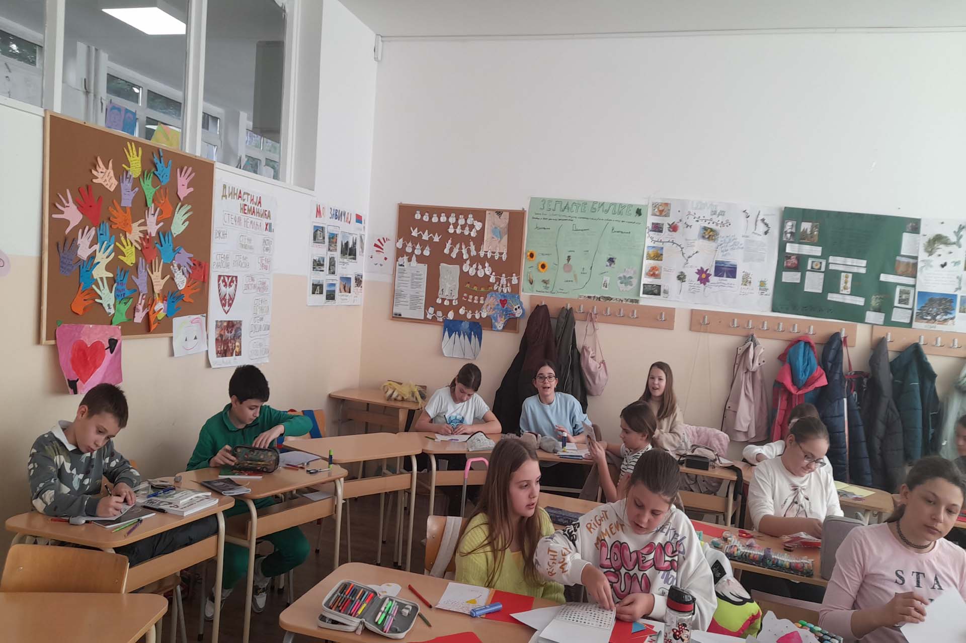 Радионица израде осмомартовских честитки – одељење 4/3