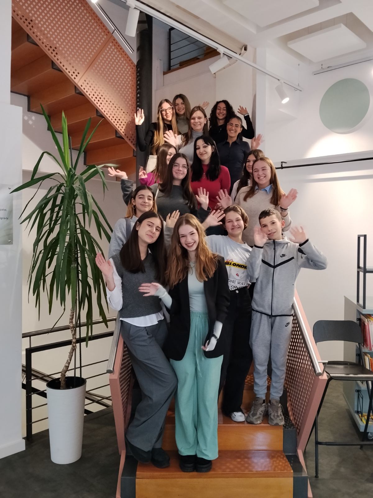 bilingvalne skole8 Деца из билингвалних школа из Ниша, Пирота, Крагујевца, Ваљева и Београда