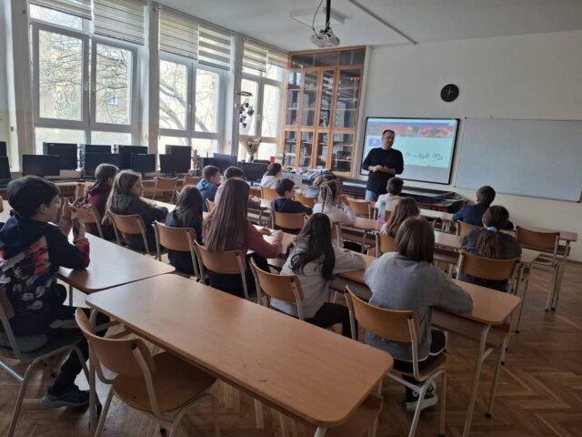 IMG-05a1c352abdaf0a0904575d96020d2ab-V