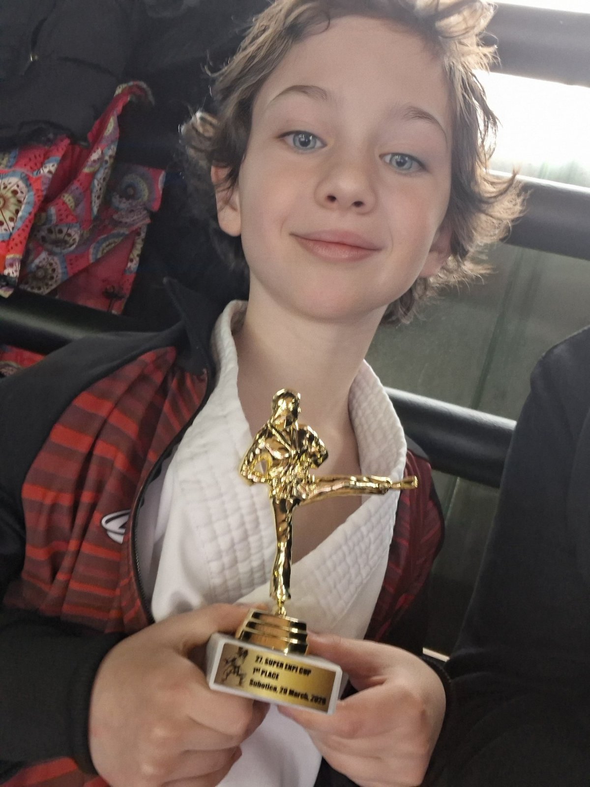 IMG-4b772c52f24e63b5fc5da81d11cb1543-V